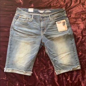 NWT! Levi’s Denizen modern skinny shorts 14/15